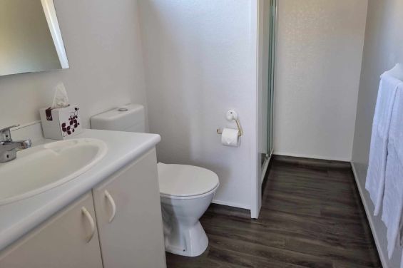 1-Bedroom Unit (Units 3, 4, 5, 6 and 7) single bathroom