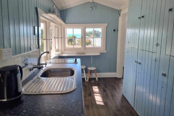 2-Bedroom Cottage kitchen