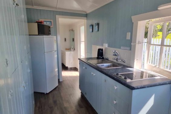 2-Bedroom Cottage kitchen